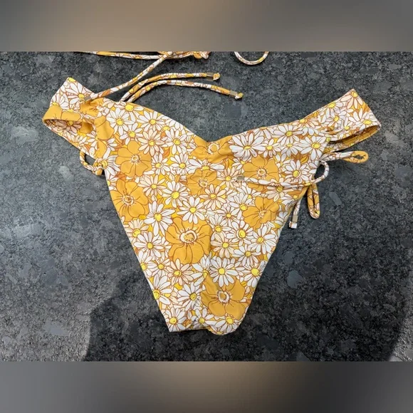 P2F - Retro Floral Off Shoulder Bikini Set - New Without Tags - Large - Picture 3 of 5